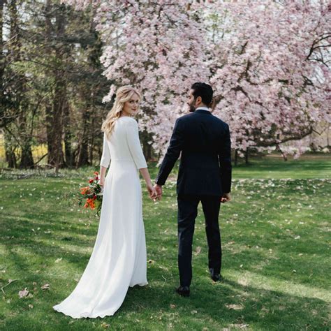 Actress Elizabeth Lail and Nieku Manshadis Wedding。